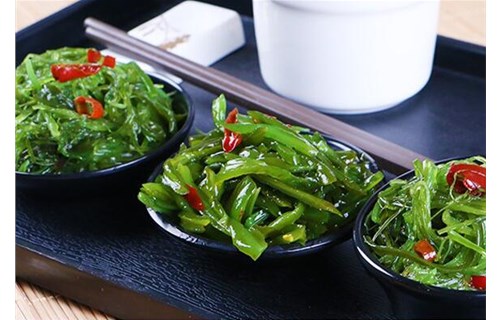 跟隨威海麻辣小海鮮加盟商來(lái)看下海帶的生長(zhǎng)環(huán)境是怎樣的？
